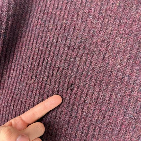 Wm H Leishman Shetland 100% Wool Sweater Mens Large Burgundy Crew Neck Hole - Picture 3 of 9